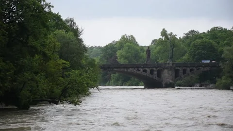 High water of Isar river in central Munich (Hochwasser) Stock Footage 134983234