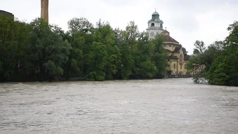 High water of Isar river in central Munich (Hochwasser) Mullersches Volksbad Video stock 134983513