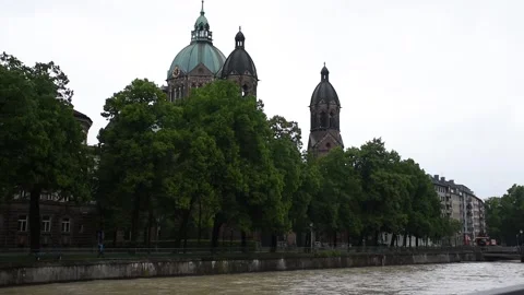 High water of Isar river in central Munich (Hochwasser) Stock Footage 134983844