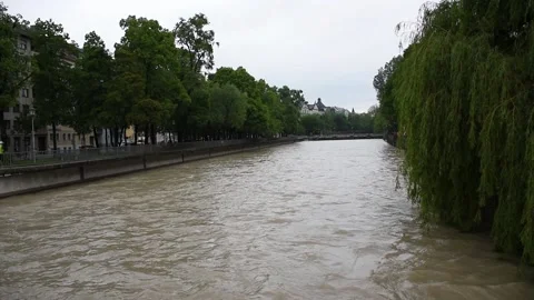 High water of Isar river in central Munich (Hochwasser) Stock Footage 134984060