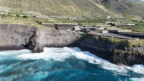 High waves of the Atlantic Ocean off the coast of the Canary Islands, La Pa.. Stock Photos