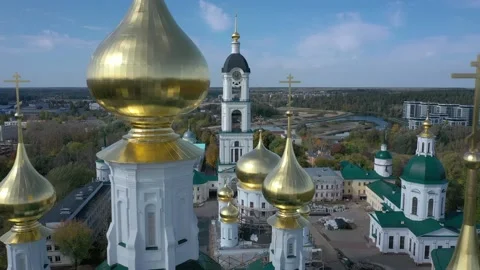 High white bell tower stands behind large church gold domes Stock-Footage 152923483