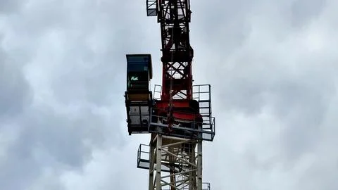 HighAltitude Construction Crane Work an essential activity for modern city .. Stockfoto's