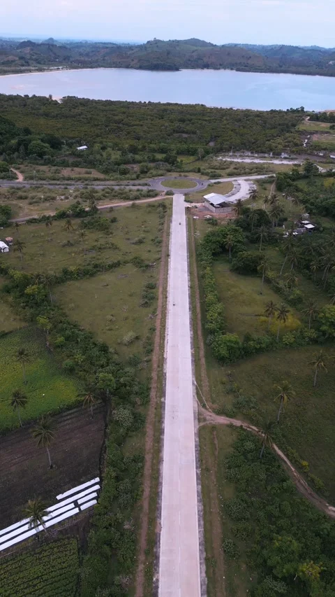 Highangle Shot Capturing Vehicle Movement On Vibrant Coast Road Vídeo Stock 330808719