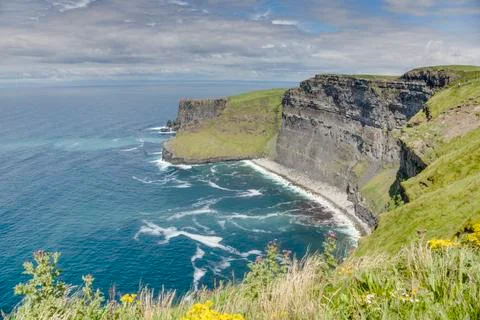 Highest elevation of the Cliffs of Moher in South West Ireland during daytime Stock-Fotos