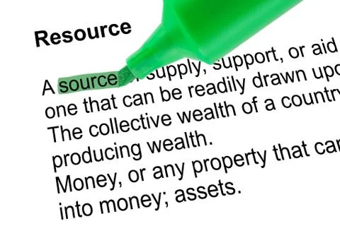 Highlighted word source for Resource with green pen over white. Foto stock