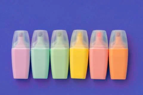 Highlighters set on colored violet background. Collection of markers differen Stock-Fotos