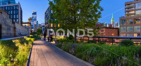 The Highline at twilight. Chelsea. Manhattan, New York City Stock Photos