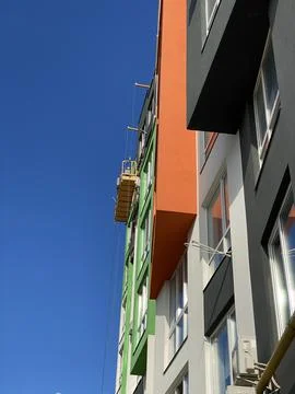 Highly suspended facade elevator without people. Elevator at the construction Stock Photos