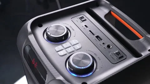 Hightech speaker control with inputs, LED knobs for a sophisticated sound system 库存影片 276827291