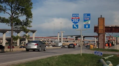 Highway 35E overpass construction. Stockbeeldmateriaal 66715252
