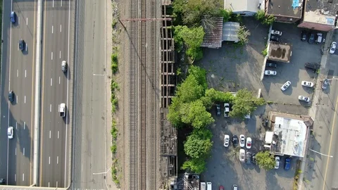Highway and railroad side by side in East Orange 스톡 동영상 108296049