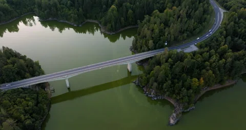Highway bridge crosses over portion of Stausee Ottenstein reservoir, Vídeos de archivo 252269663