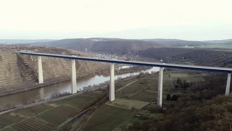 Highway bridge over Mosel river and valley, Germany Видео 101354471