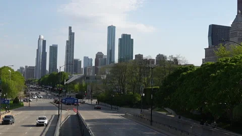 Highway Car Movement View from BP Pedestrian Bridge, Chicago Stockbeeldmateriaal 335277042