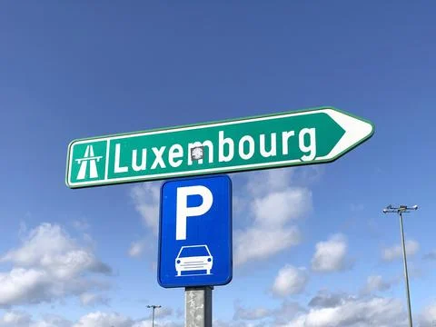 Highway direction sign for Luxembourg Foto stock