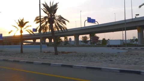 On The Highway In Dubai Stockbeeldmateriaal 188125182