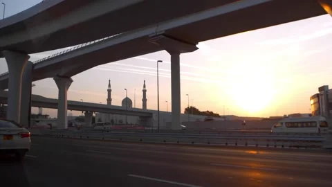 On The Highway In Dubai Stockbeeldmateriaal 188135991