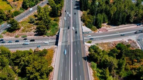 Highway in green area Stockbeeldmateriaal 130048116