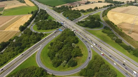 Highway intersection and traffic Видео 65126750