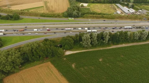 Highway intersection and traffic Stockbeeldmateriaal 65136161