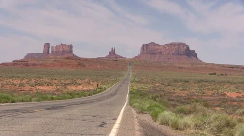 Highway to Monument Valley Vídeos de archivo 64636769