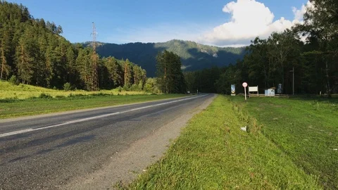 A highway in mountains 库存影片 92737770