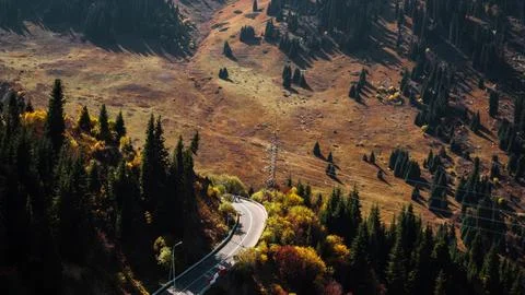 The highway is in the mountains, the path is on the mountainside, Stock Photos