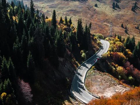 The highway is in the mountains, the path is on the mountainside, Stock Photos