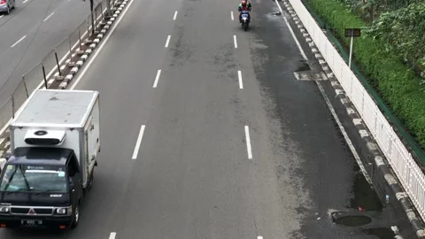 Highway seen from a 45 degree angle Stock Footage 171147889