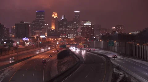 Highway traffic on 35W entering Minneapolis Minnesota at night 4k 스톡 동영상 59222007