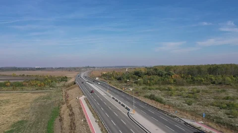 Highway traffic 動画素材 119566902