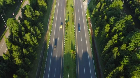 Highway Traffic 스톡 동영상 269729937