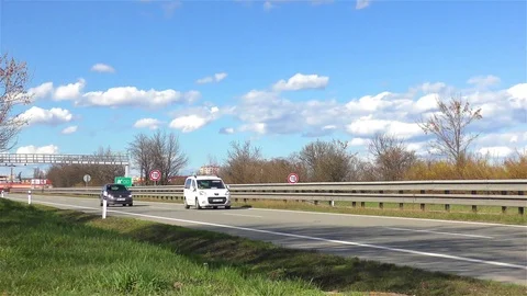 Highway traffic timelapse speed 5x Stockbeeldmateriaal 70176922