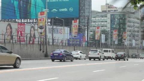 Highway Vehicles and Train Vídeo Stock 156101008