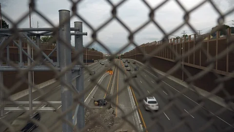 Highway, View Through Chain Link Fence, Daytime 库存影片 103590655