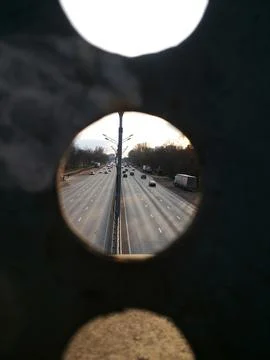 Highway view through circular hole. Foto stock