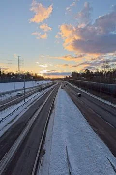 Highway in winter with clouds in the sky. Foto stock