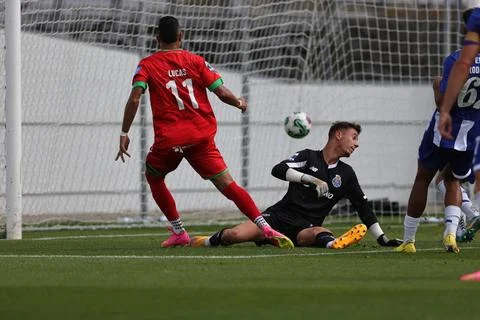   Higor Platiny do CS Maritimo a marcar golo durante o jogo entre FC Porto... Stock Photos