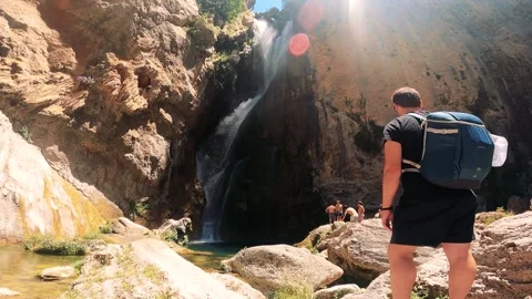 Hiker explore waterfall at mountain top after walking a long trail 库存影片 279555309