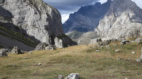 Hiker geht 库存影片 32668284