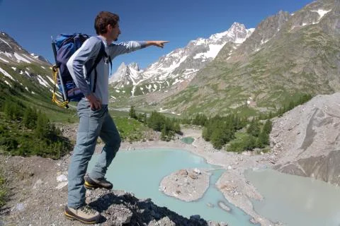 Hiker pointing Foto stock