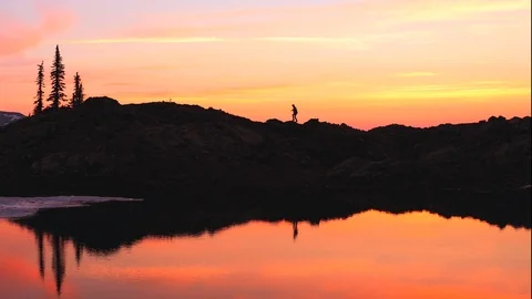 Hiker Reflection Sunrise Видео 109240659
