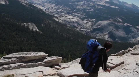 Hiker on top of Mountain Vidéo 52933522