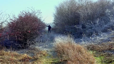 Hiker Walk On A Path Full Of Fog In Autumn Vídeos de archivo 165099749