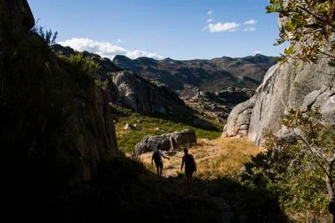 Hikers in backlight going downhill Stock-Fotos