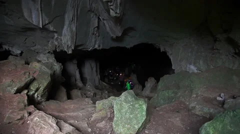 Hikers in cave 库存影片 49062005