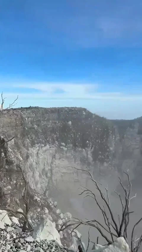 Hikers Explore Beautiful Mountain Trails Video stock 324012334