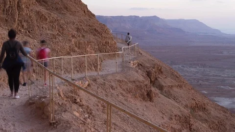 Hikers on the Snake Path Leading to Masada Vídeo Stock 108451859