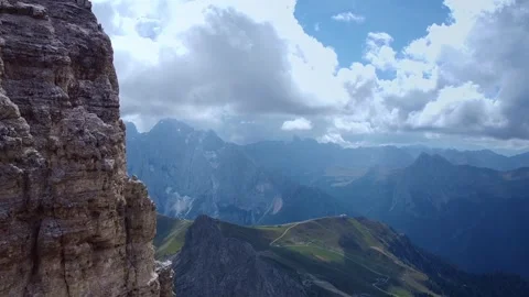 Hikers traversing sheer cliffs and grassy ridges in the Italian Dolomites Video stock 342342376